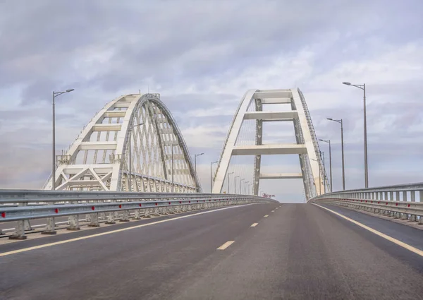 Cars go on the Crimean automobile bridge connecting the banks of the Kerch Strait: Taman and Kerch, Crimea. Russia — Stock Image Cars Crimean Automobile Bridge Connecting Banks Kerch Strait Taman Kerch Royalty Free Stock Photos