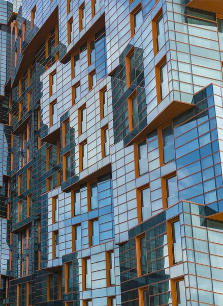 Gloednieuw appartement gebouw — Stockfoto