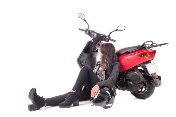 Ung Kvinna Med Motorcykel Isolerade Vitt — Stockfoto