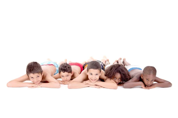 Gruppe Von Kindern Posiert Isoliert Vor Weißem Hintergrund — Stockfoto