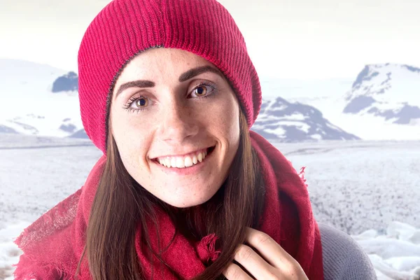 Hermosa Joven Posando Con Ropa Invierno —  Fotos de Stock