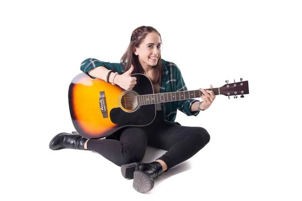 Mooi Jong Meisje Speelt Gitaar Poseren Geïsoleerd Wit Meisje Duim — Stockfoto