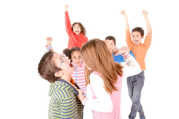 Kleine Kinder Schikanieren Ein Anderes Kind Das Weiß Isoliert Ist — Stockfoto