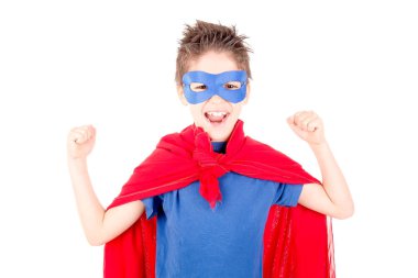 Küçük çocuk bir süper kahraman gibi davranmaya