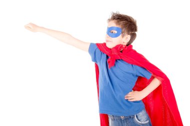 Küçük çocuk bir süper kahraman gibi davranmaya