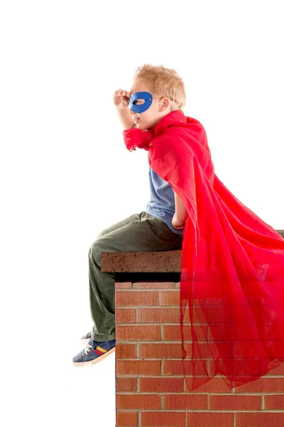 Kleiner Junge Gibt Sich Als Superheld Aus — Stockfoto