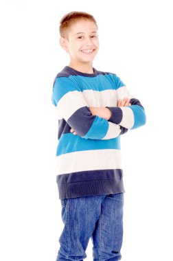 Beyazlar içinde küçük bir çocuk