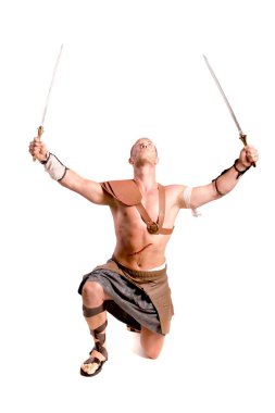 Beyaz arka planda izole güçlü gladyatör