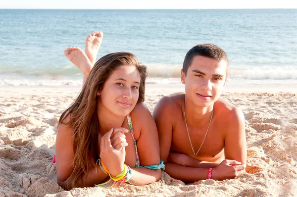 Друзі Підлітки Пляжі — стокове фото