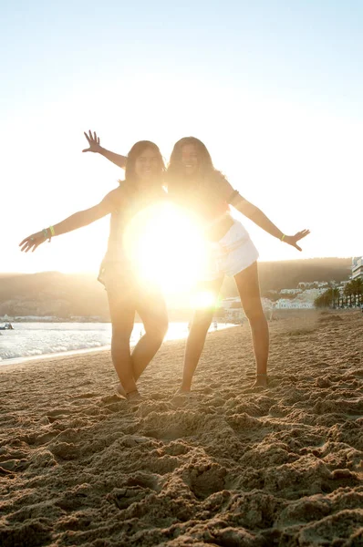 Teenager Freunde Strand — Stockfoto