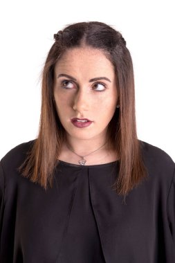 Beyaz arka plan üzerinde poz güzel genç kadın 