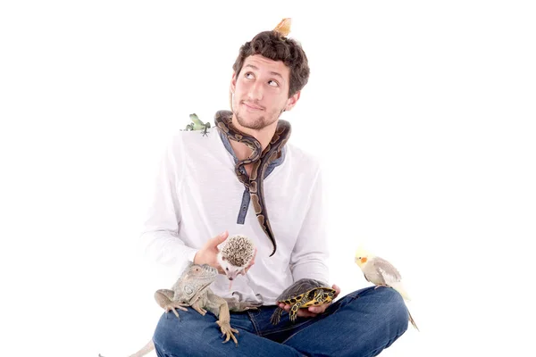 Retrato Joven Con Animales Exóticos Salvajes Sobre Fondo Blanco — Foto de Stock