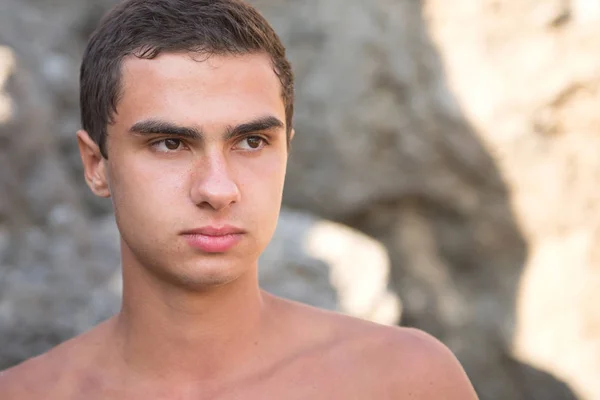 Young Sporty Man Posing Seacoast — Stock Photo, Image