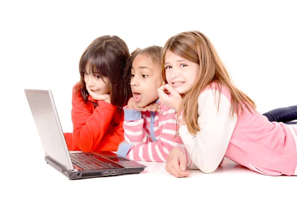 Meninas Com Laptop Isolado Fundo Branco — Fotografia de Stock