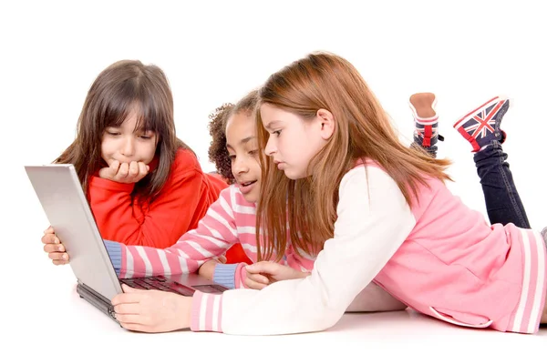 Meninas Com Laptop Isolado Fundo Branco — Fotografia de Stock