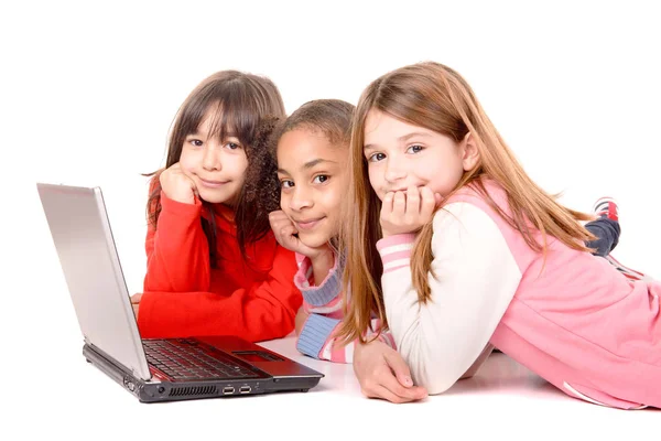 Meninas Com Laptop Isolado Fundo Branco — Fotografia de Stock