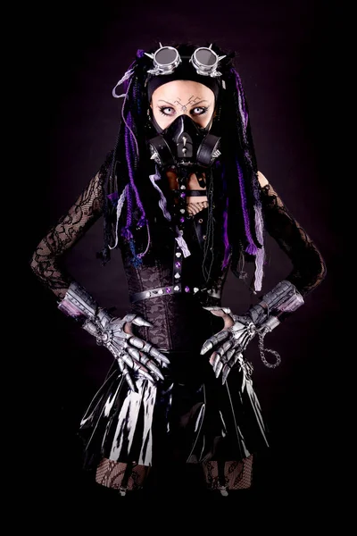 Cyber Goth Meisje Geïsoleerd Een Donkere Achtergrond — Stockfoto