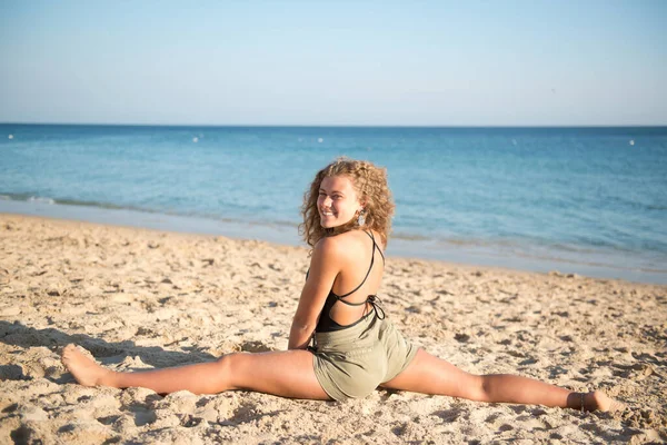 Adolescent Fille Avoir Amusant Plage — Photo