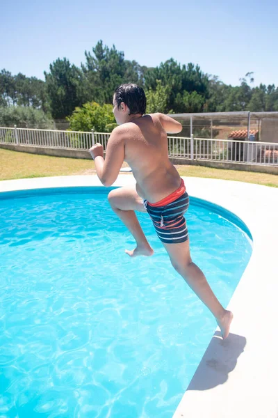 Hermoso Niño Feliz Posando — Foto de Stock