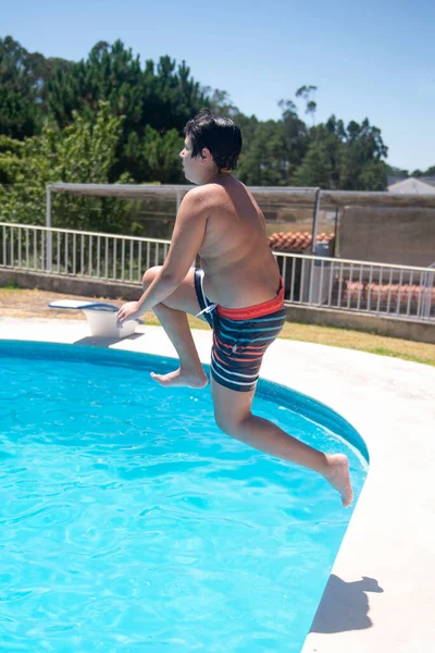 Schöner Kleiner Junge Posiert — Stockfoto