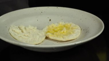 dolgu arepa geleneksel gıda venezuelan margarin ve peynir ile