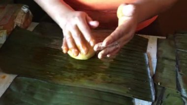 Kadın elleri yeni bir Noel hazırlıyor Venezuela tabak hallakaları