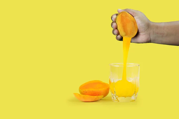 Mango Juice Isolated Yellow Background — Stock Photo, Image