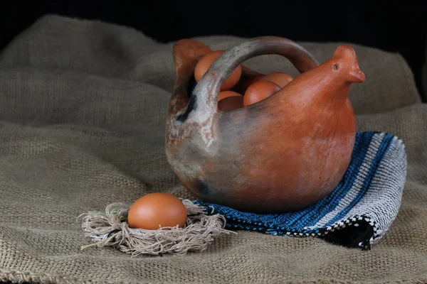 Chicken Sculpture Made Clay Keep Eggs — Stock Photo, Image