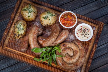 Sulu, kızarmış, ihale biftek sebze ve soslar özel bir stand ile