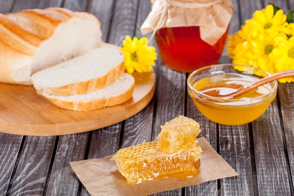 Hermosa Composición Productos Miel Miel Panales Perga Flores Verano Una —  Fotos de Stock