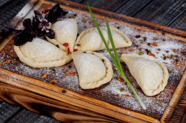 Samsa. Et yemek orta halkları ve Orta Asya, hamur, et ve soğan, Nauryz veya acentelerin tatil için hem de Ramazan kutsal ay ve Uraz AIT ve Kurban Bayran tatil sırasında uygun. kullanım için tatil tasarım.