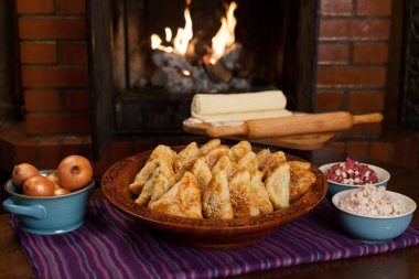 Samsa. Et yemek orta halkları ve Orta Asya, hamur, et ve soğan, Nauryz veya acentelerin tatil için hem de Ramazan kutsal ay ve Uraz AIT ve Kurban Bayran tatil sırasında uygun. kullanım için tatil tasarım.