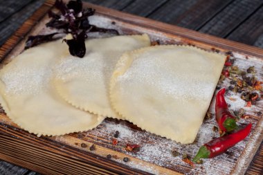 Chebureks. Merkez halkları ve Orta Asya, pirinç, et ve soğan, uygun Nauryz veya acentelerin tatil için hem de Ramazan kutsal ay ve Uraz AIT ve Kurban Bayran tatil sırasında geleneksel et yemeği. hol için kullanmak