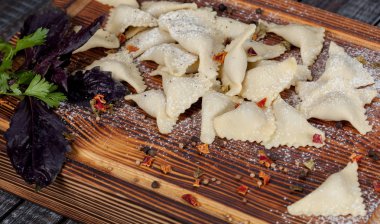 Chebureks. Merkez halkları ve Orta Asya, pirinç, et ve soğan, uygun Nauryz veya acentelerin tatil için hem de Ramazan kutsal ay ve Uraz AIT ve Kurban Bayran tatil sırasında geleneksel et yemeği. hol için kullanmak