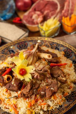 Pilav. Merkez halkları ve Orta Asya, pirinç, et ve soğan, Nauryz veya acentelerin tatil için hem de Ramazan kutsal ay ve Uraz AIT tatil sırasında uygun et yemeği