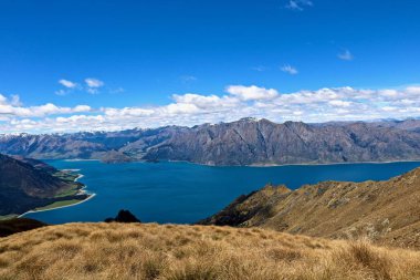 Yüksek dağlarda sıkışmış Gölü