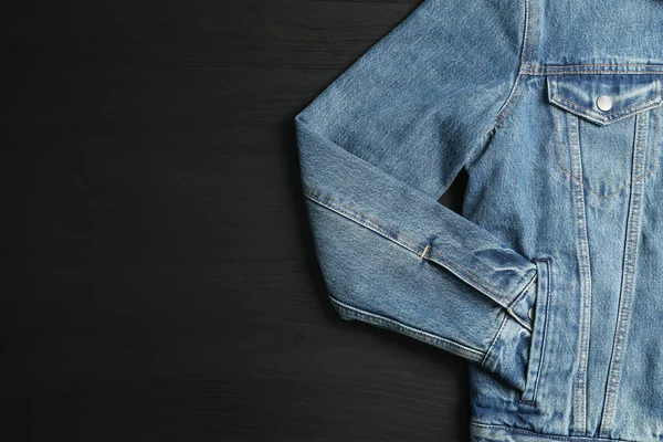 Denim Jasje Zwarte Achtergrond Ruimte Voor Tekst — Stockfoto