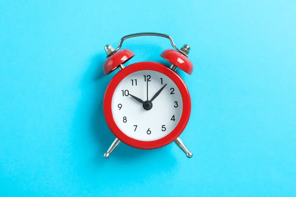 Retro alarm clock on color background, space for text — Stock Photo, Image
