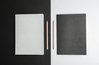 İki ton arka plan, üstten görünüm üzerinde kalem ile copybooks