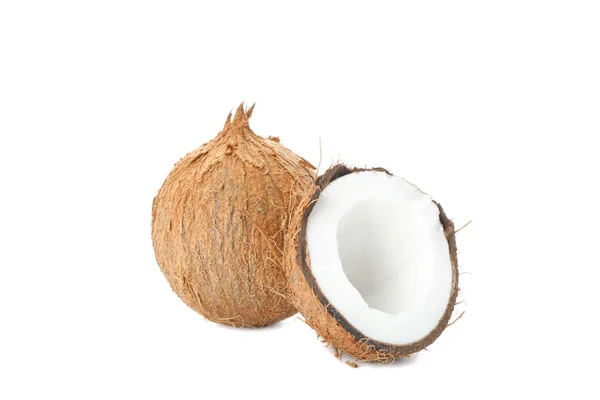 Два кокоса, один из которых расщепился на белом фоне — стоковое фото