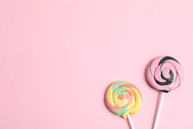 Tatlı renk arka plan, üstten görünüm üzerinde metin alanı olan şekerler