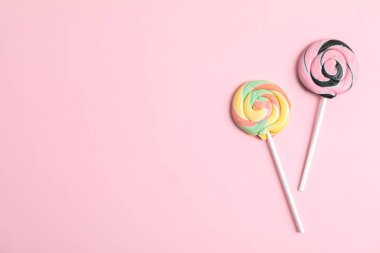 Tatlı renk arka plan, üstten görünüm üzerinde metin alanı olan şekerler