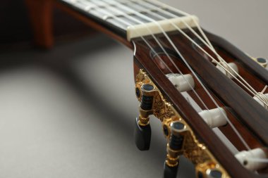 Işık arka planda güzel klasik gitar, çekim
