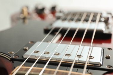 Beyaz arka planda güzel altı-String Elektrikli gitar, Clos