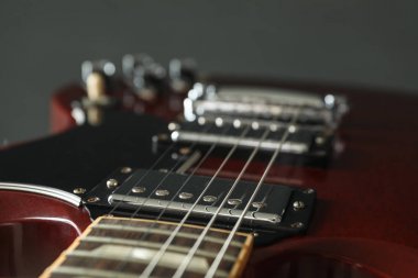 Koyu arka planda güzel altı-String Elektrikli gitar, 