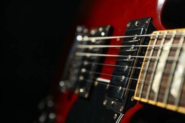 Koyu arka planda güzel altı-String Elektrikli gitar, 