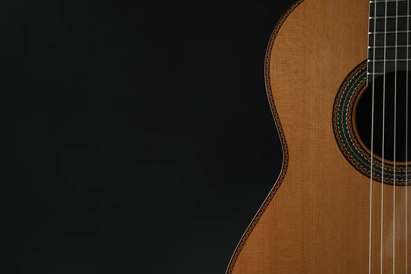 Beautiful six - string classic guitar against dark background, s — Stock Photo, Image