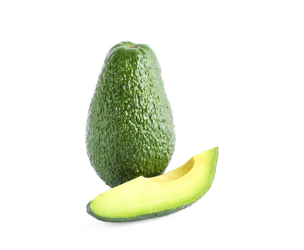 Verse avocado met slice geïsoleerd op witte achtergrond. Gezond f — Stockfoto