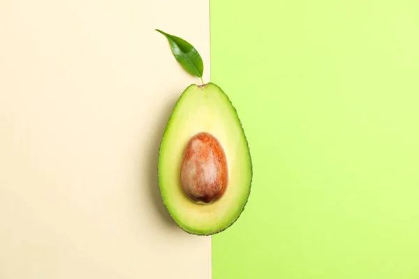 Rip cut avocado with leaf on two tone background, space for text — Stock Photo, Image