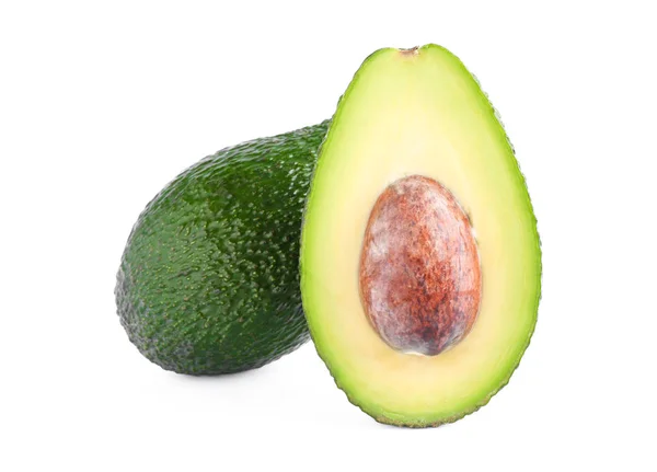 Rijpe avocado's geïsoleerd op witte achtergrond. Vegetarisch eten — Stockfoto